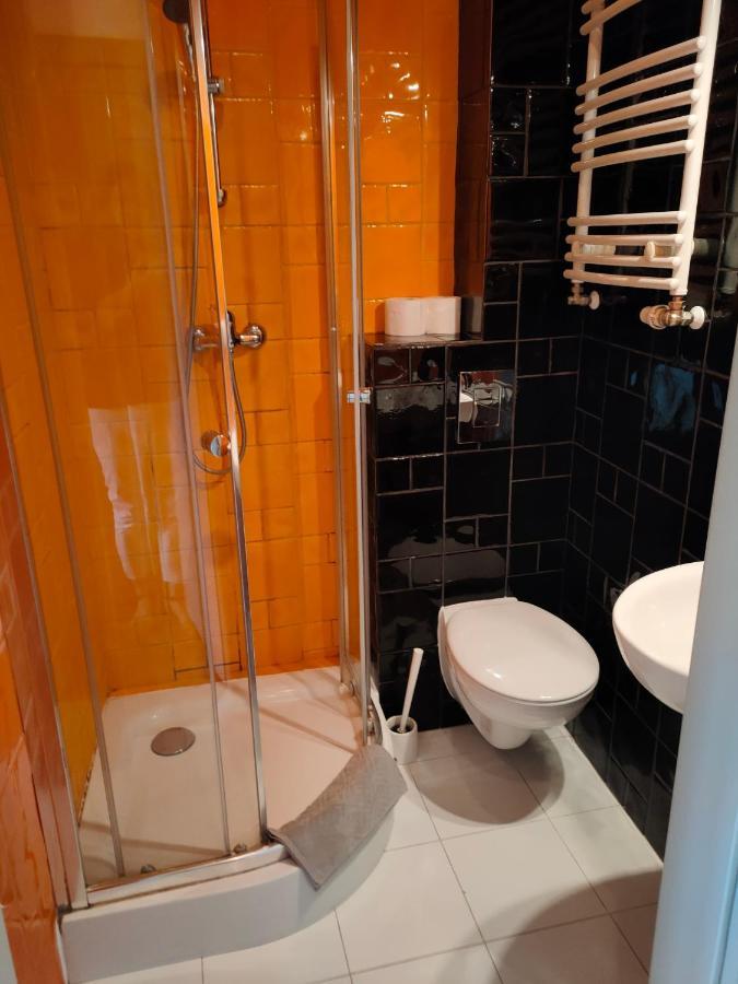 Lux Hostel - Z Prywatnymi Lazienkami กดิเนีย ภายนอก รูปภาพ