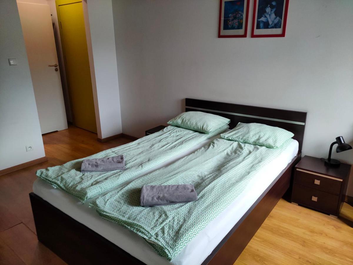 Lux Hostel - Z Prywatnymi Lazienkami กดิเนีย ภายนอก รูปภาพ