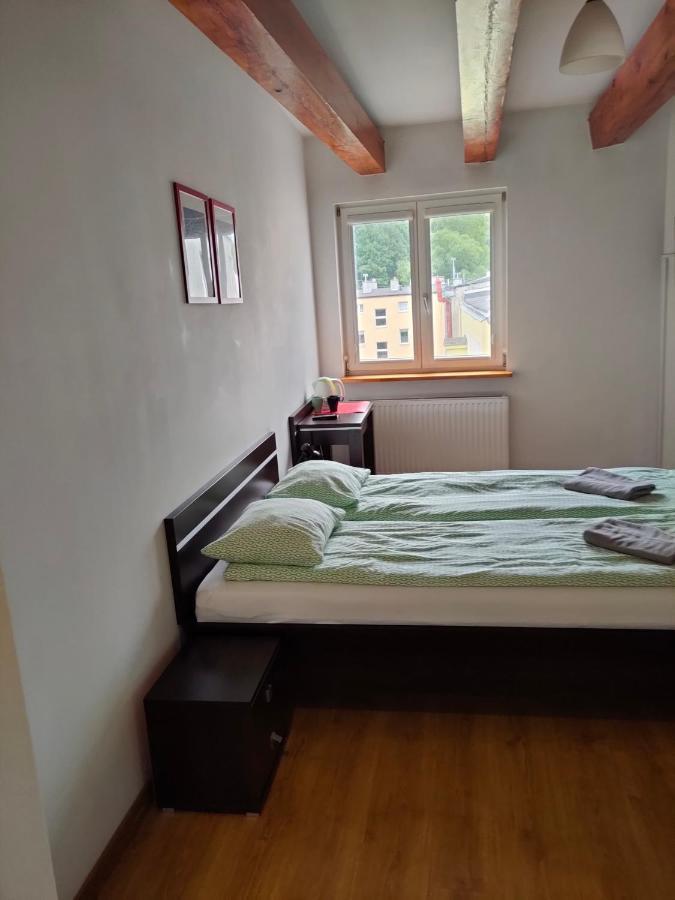 Lux Hostel - Z Prywatnymi Lazienkami กดิเนีย ภายนอก รูปภาพ