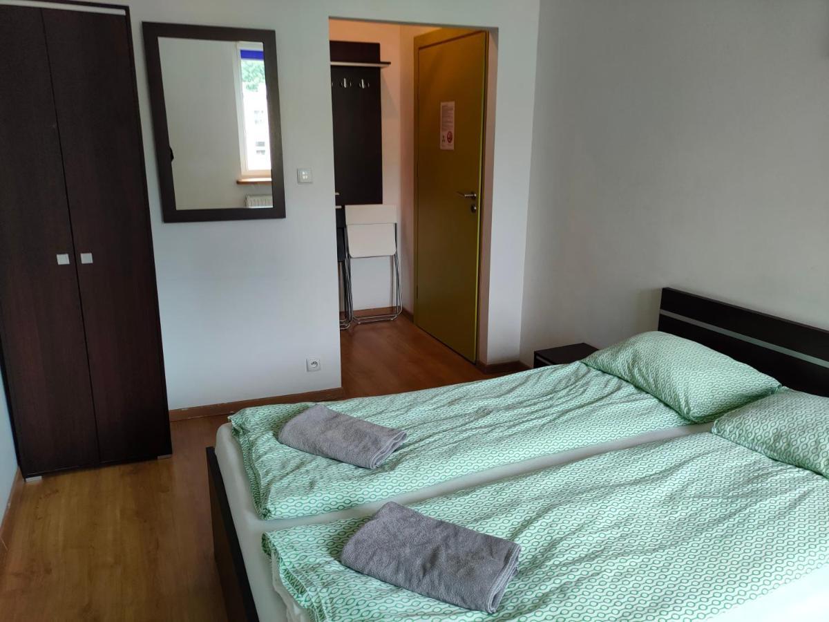 Lux Hostel - Z Prywatnymi Lazienkami กดิเนีย ภายนอก รูปภาพ