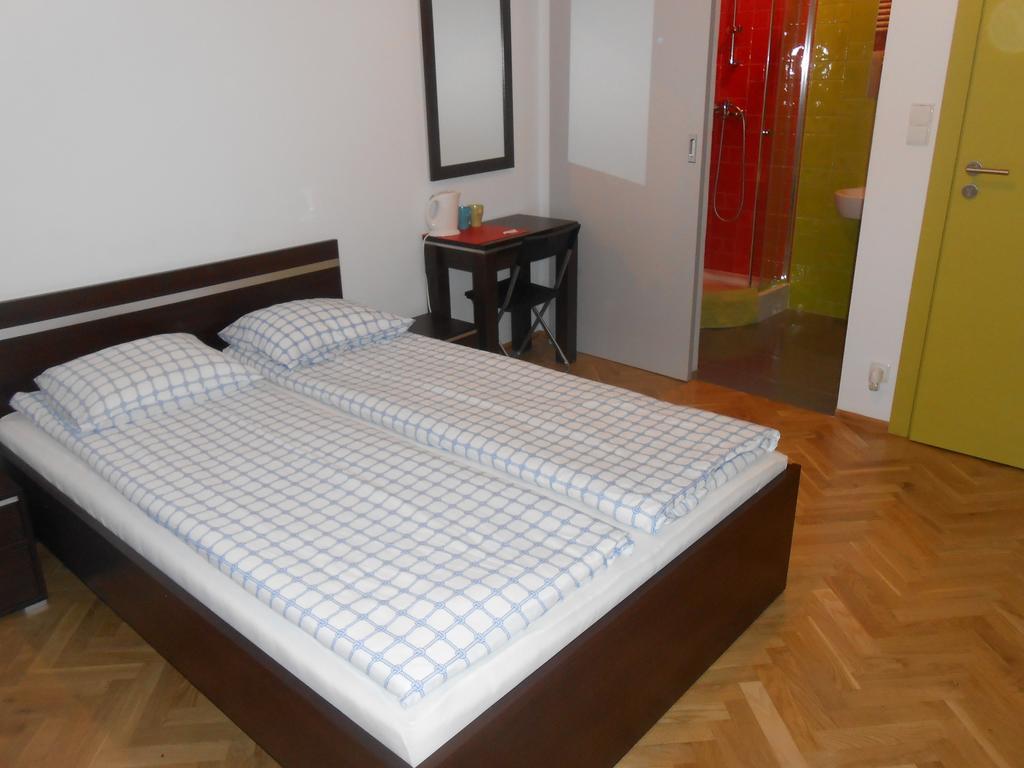 Lux Hostel - Z Prywatnymi Lazienkami กดิเนีย ห้อง รูปภาพ
