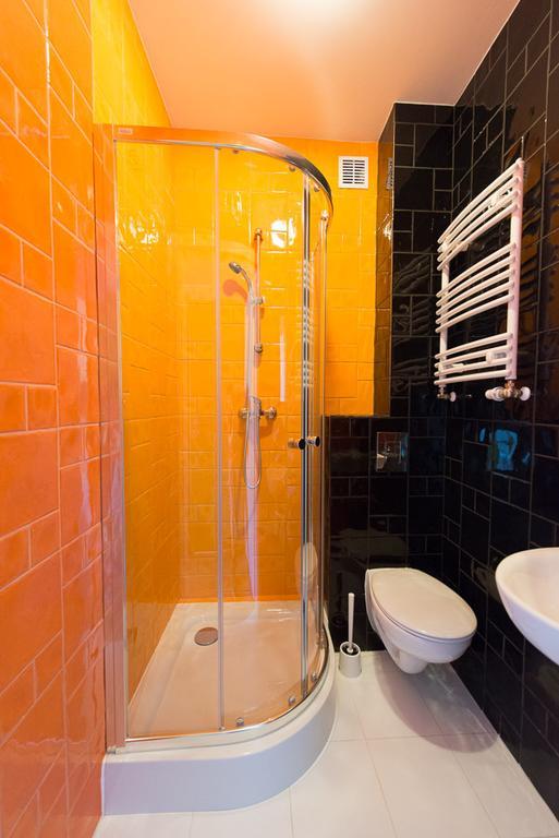 Lux Hostel - Z Prywatnymi Lazienkami กดิเนีย ภายนอก รูปภาพ