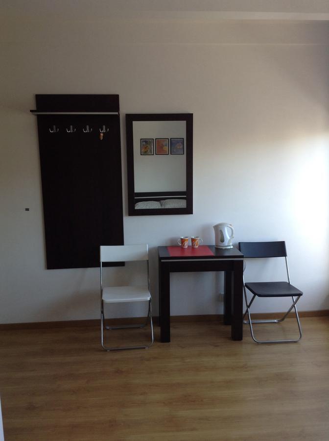 Lux Hostel - Z Prywatnymi Lazienkami กดิเนีย ภายนอก รูปภาพ