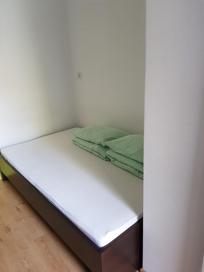 Lux Hostel - Z Prywatnymi Lazienkami กดิเนีย ภายนอก รูปภาพ