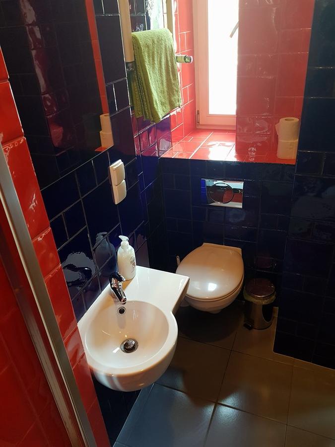 Lux Hostel - Z Prywatnymi Lazienkami กดิเนีย ภายนอก รูปภาพ